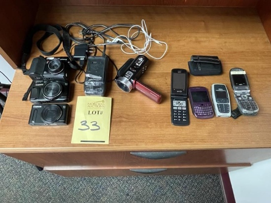 LOT CONSISTING OF ASSORTED DIGITAL CAMERAS
