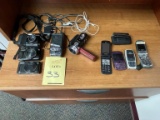 LOT CONSISTING OF ASSORTED DIGITAL CAMERAS