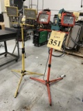SETS WORK LIGHTS ON ADJUSTABLE STANDS