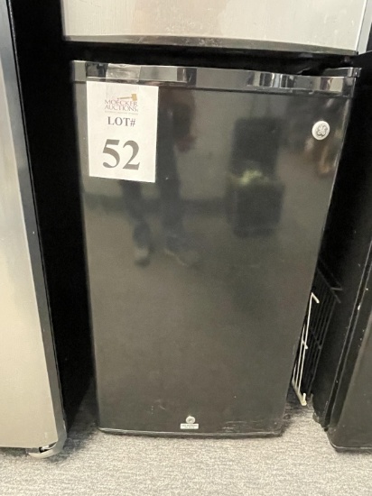GE MINI REFRIGERATOR