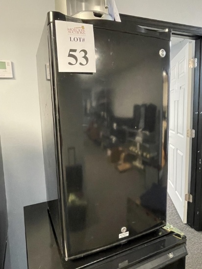 GE MINI REFRIGERATOR