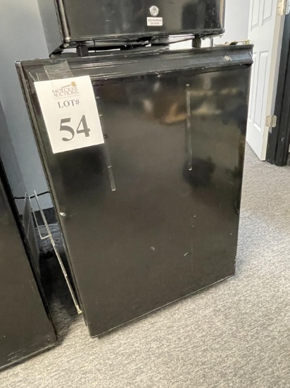 GE UNDER COUNTER REFRIGERATOR FREEZER
