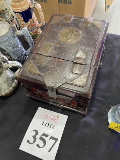 VINTAGE MIRRORED DRESSER BOX