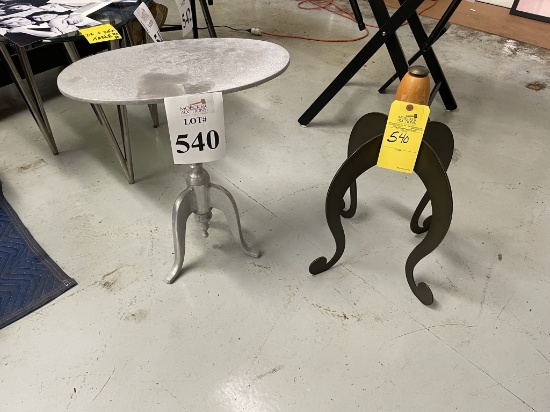LOT CONSISTING OF SMALL ALUMINUM TABLE