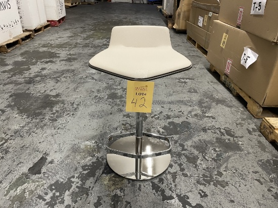 *NEW IN BOX* DAVIS ZIA 3500 SWIVEL BAR STOOL