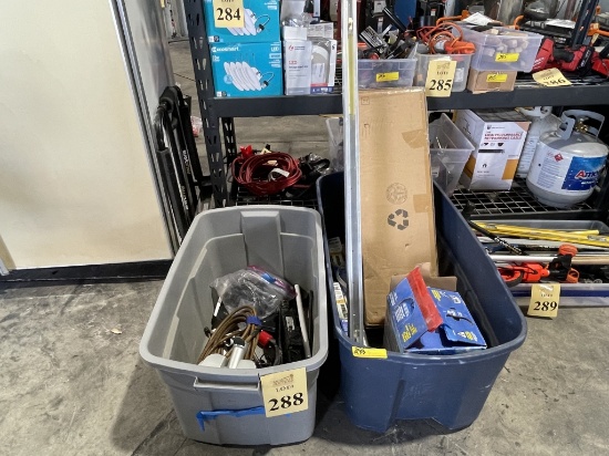 LOT CONSISTING OF ASSORTED ITEMS