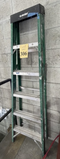 6' HUSKY FIBERGLASS AND ALUMINUM STEP LADDER