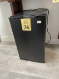 AVANTI MINI REFRIGERATOR