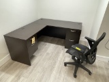 LOT CONSISTING OF L-SHAPED DESK