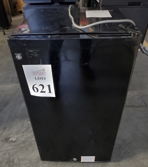 GE MINI FRIDGE
