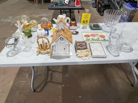 LOT CONSISTING OF ASSORTED DECORATIVE ITEMS