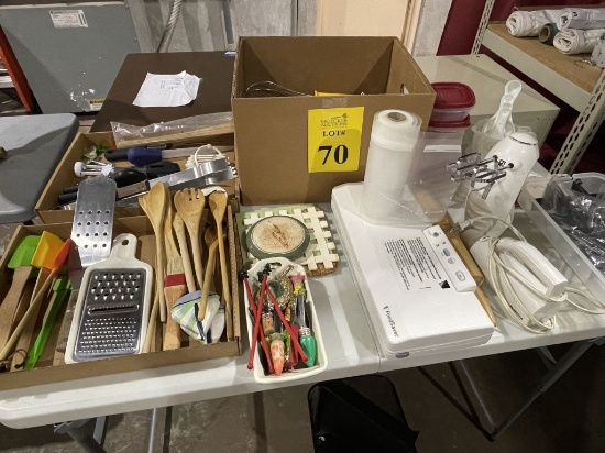 LOT CONSISTING OF ASSORTED COOKING UTENSILS