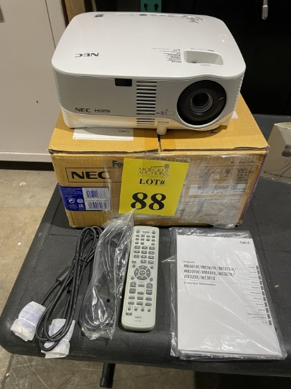 NEC VIDEO PROJECTOR MODEL NP905 HDMI WITH REMOTE