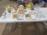 LOT CONSISTING OF ASSORTED DECORATIVE ITEMS