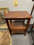 WOOD SIDE TABLE WITH SINGLE DRAWER