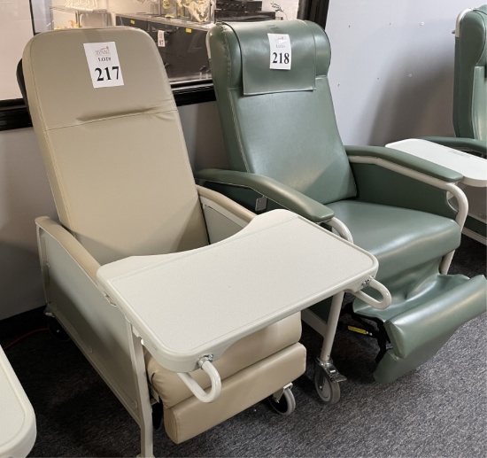 LUMEX MEDICAL CARE RECLINER WITH TRAY