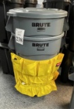 RUBBERMAID BRUTE 44 GAL TRASH CAN WITH (1) LID