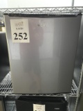 WHIRLPOOL MINI REFRIGERATOR MODEL WH27S1E