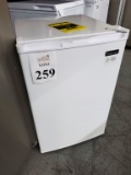 MAGIC CHEF UPRIGHT FREEZER MODEL MCUF3W2