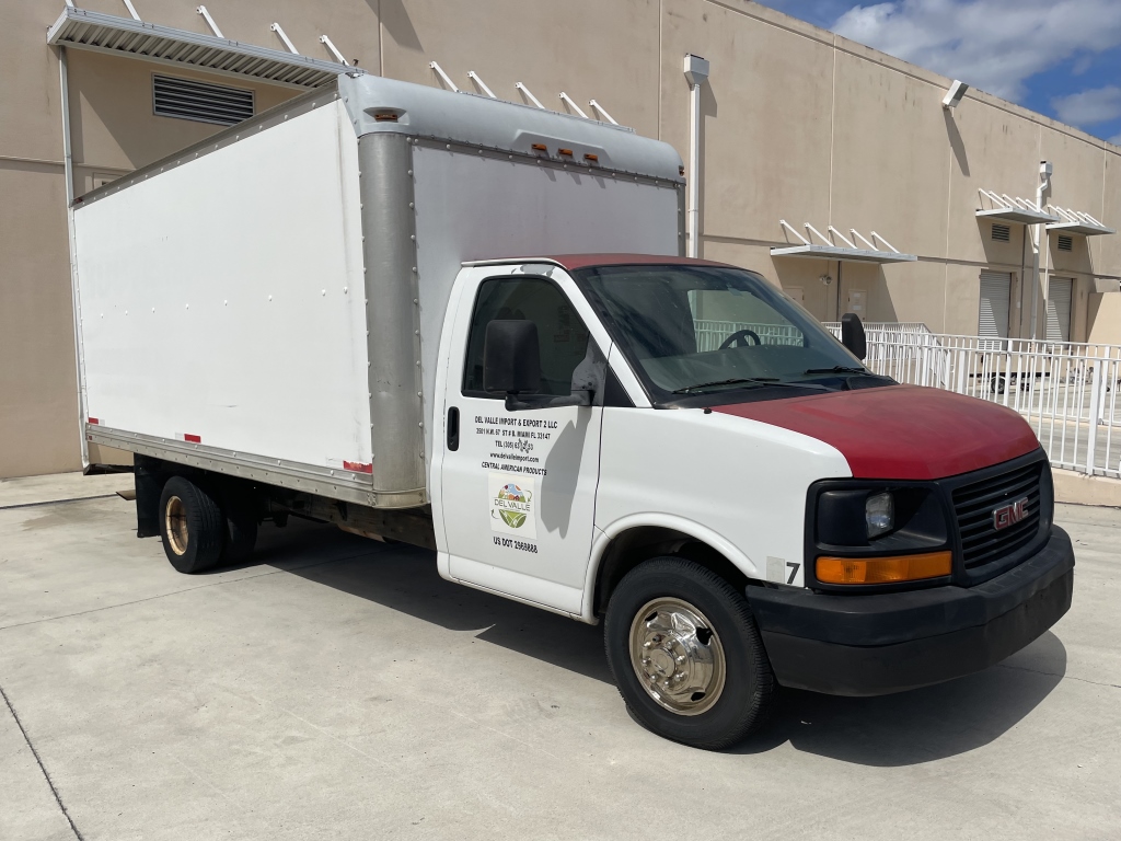 2004 gmc savana box truck