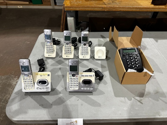 LOT CONSISTING OF AT&T CORDLESS PHONES