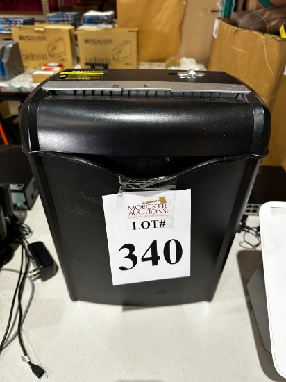 AMAZON BASICS PAPER SHREDDER