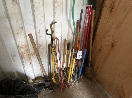LOT CONSISTING OF ASSORTED HAND TOOLS