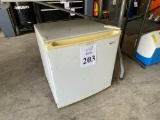 MAGIC CHEF MINI REFRIGERATOR