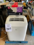 LG PORTABLE AIR CONDITIONER WITH ATTACHMENTS