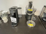 LOT CONSISTING OF COFFEE MACHINE AND JUICER