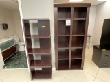 LOT CONSISTING OF BOOK SHELFS