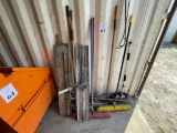 LOT CONSISTING OF ASSORTED HAND TOOLS