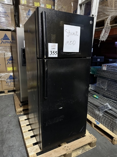 GE TOP FREEZER REFRIGERATOR W/ICE MAKER