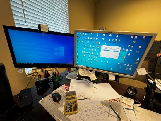 MONITORS WITH DUAL MONITOR BRACKET