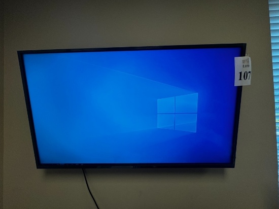 LG HDTV WITH WALL MOUNT BRACKET AND REMOTE