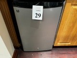 GE MINI UNDER COUNTER REFRIGERATOR