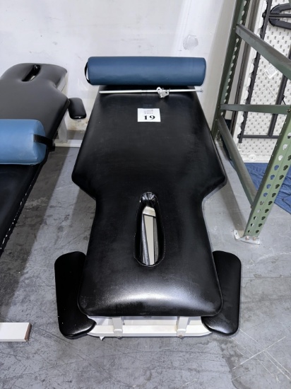 WINCO CHIROPRACTIC TREATMENT TABLE