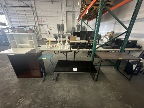 LOT CONSISTING OF ASSORTED TABLES