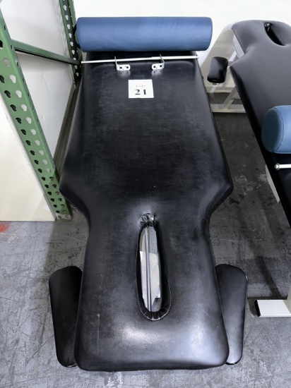 WINCO CHIROPRACTIC TREATMENT TABLE