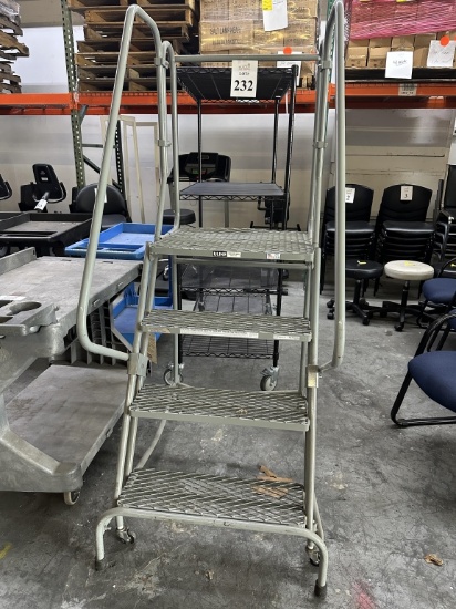 ULINE 4 STEP ROLLING WAREHOUSE LADDER