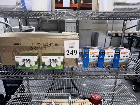 LOT CONSISTING OF LIGHT BULBS
