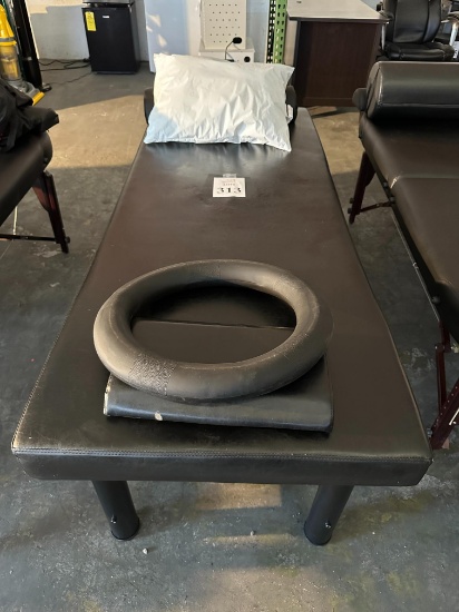 MASSAGE TABLE