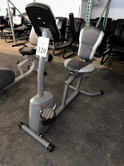 SUNNY HEALTH AND FITNESS RECUMBENT BIKE
