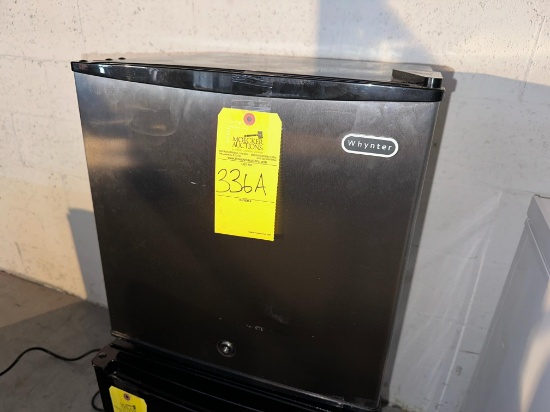 WHYNTER MINI FRIDGE