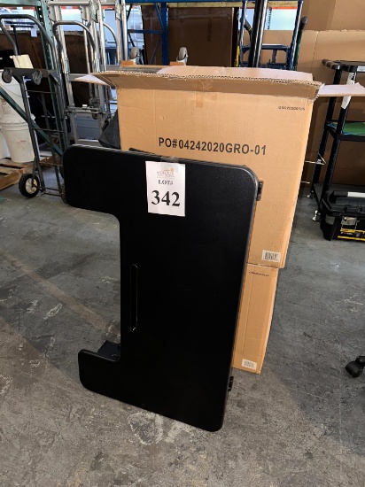 LOT CONSISTING OF OFFICE FURNITURE