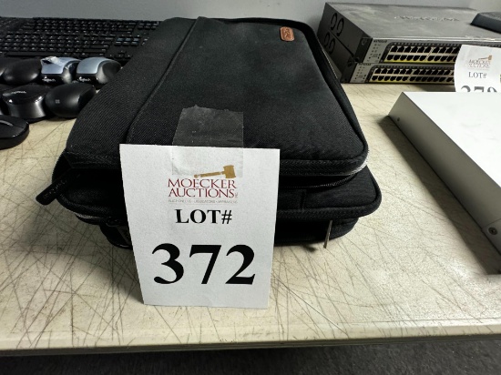 LOT CONSISTING OF LAPTOP CASES