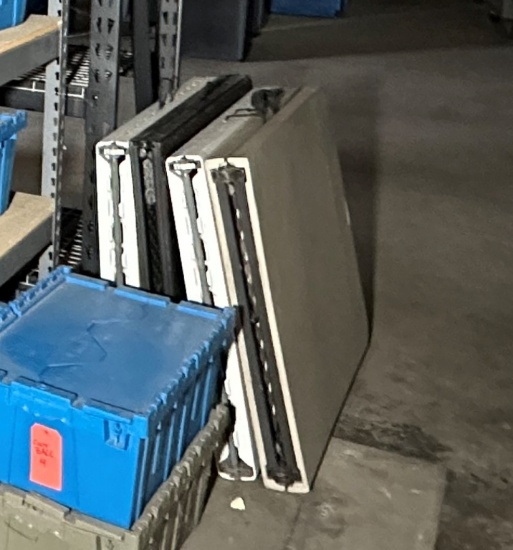 FOLDING TABLES