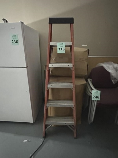 6' FIBERGLASS A-FRAME LADDER