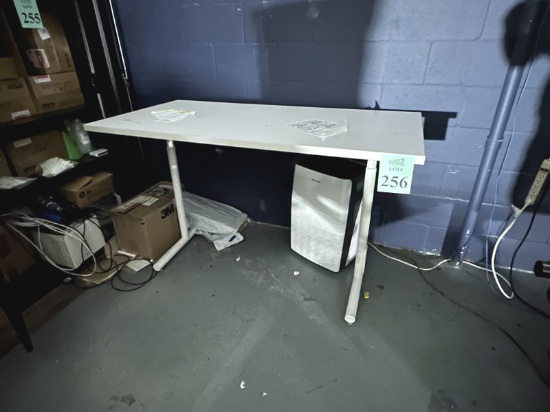 ADJUSTABLE HEIGHT WORKSTATION