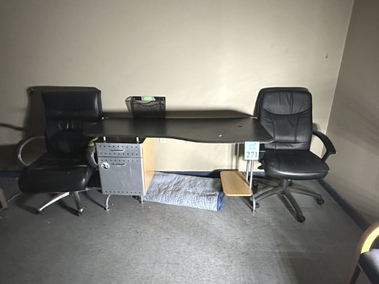 LOT CONSISTING OF DESK WITH (2) CHAIRS